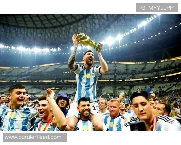 全球足球巨星齐聚中国共庆足球盛宴引发热潮 全球足球巨星齐聚中国共庆足球盛宴引发热潮