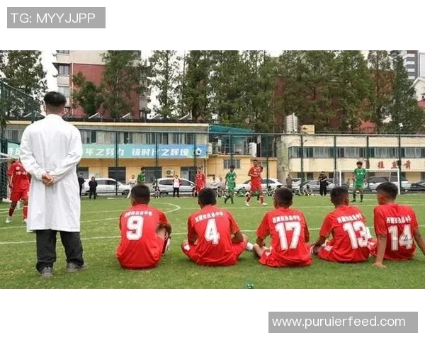 孩子们与足球明星亲密接触梦想成真瞬间记录欢乐与感动 孩子们与足球明星亲密接触梦想成真瞬间记录欢乐与感动