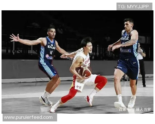 上海篮球队的节奏变革引发热议球迷期待新战术带来的精彩表现 上海篮球队的节奏变革引发热议球迷期待新战术带来的精彩表现